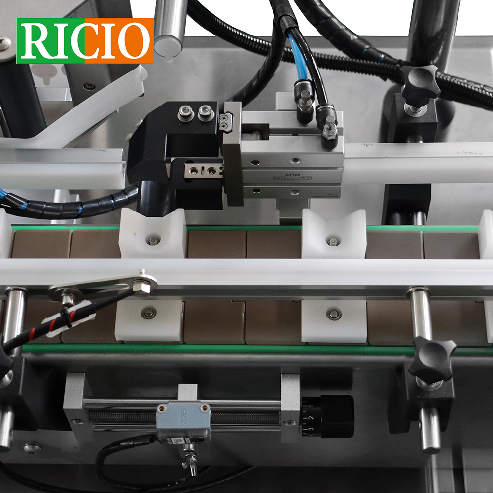 Lipstick adhesive Labeling Machine