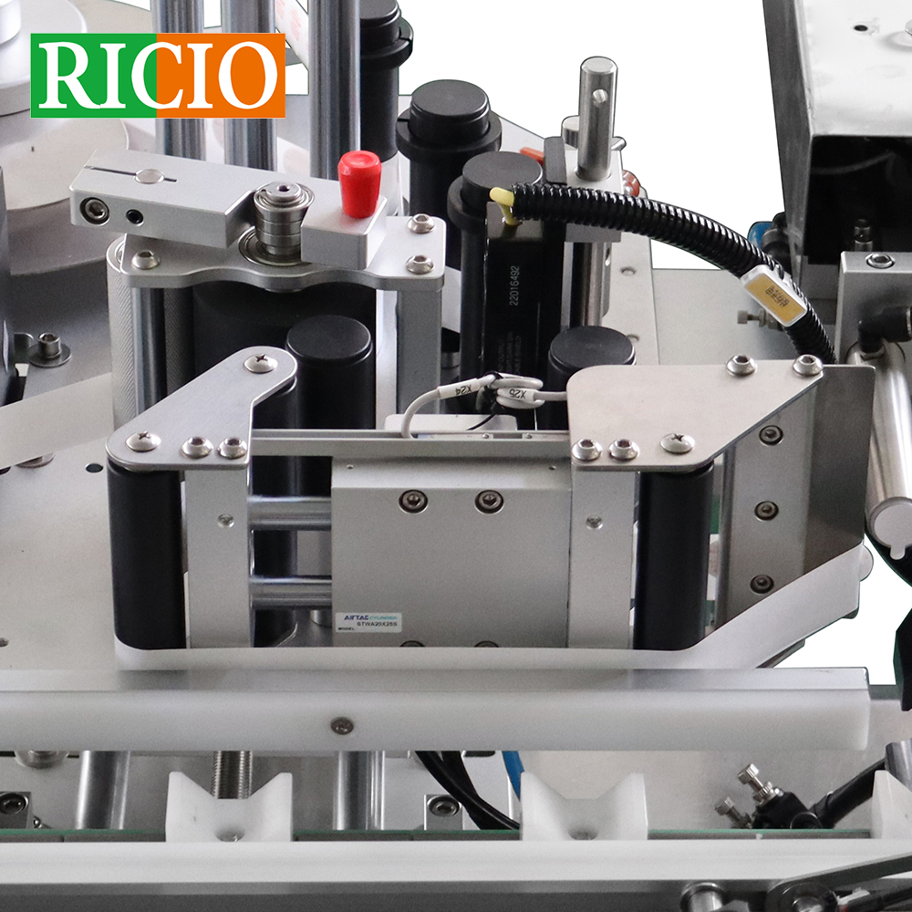 Mascara Self-adhesive Labeling Machine