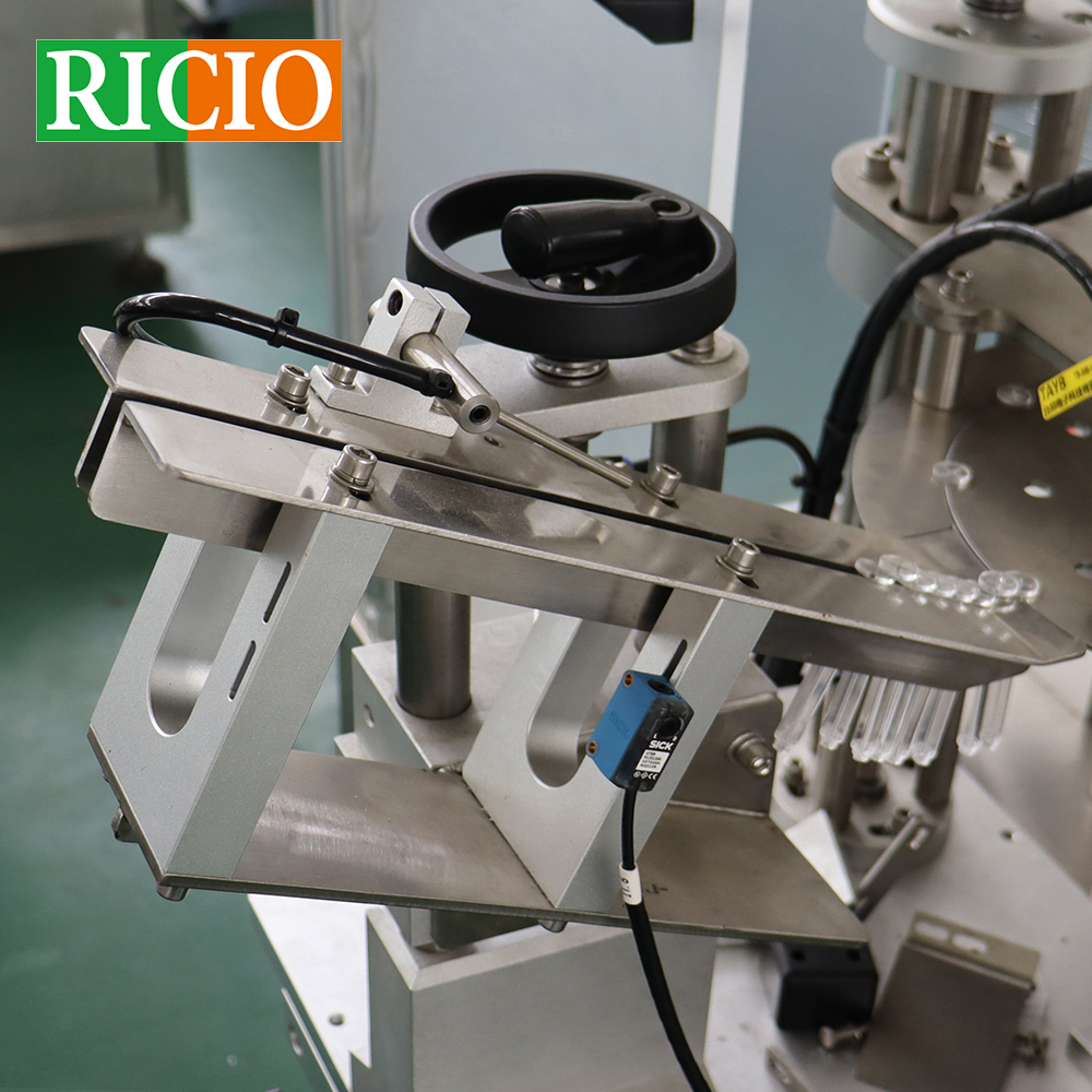 Star Disc Type Screw-dry Labeling Machine