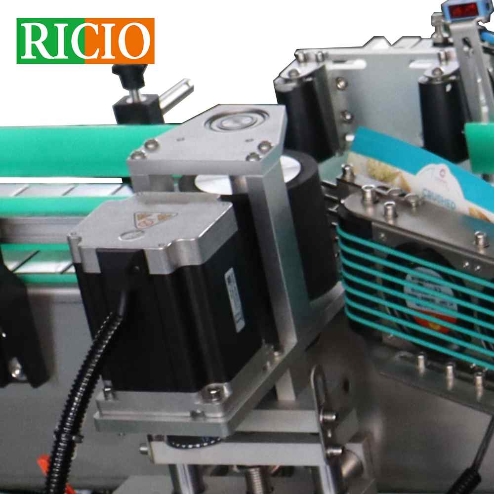jerrycans labeling machine
