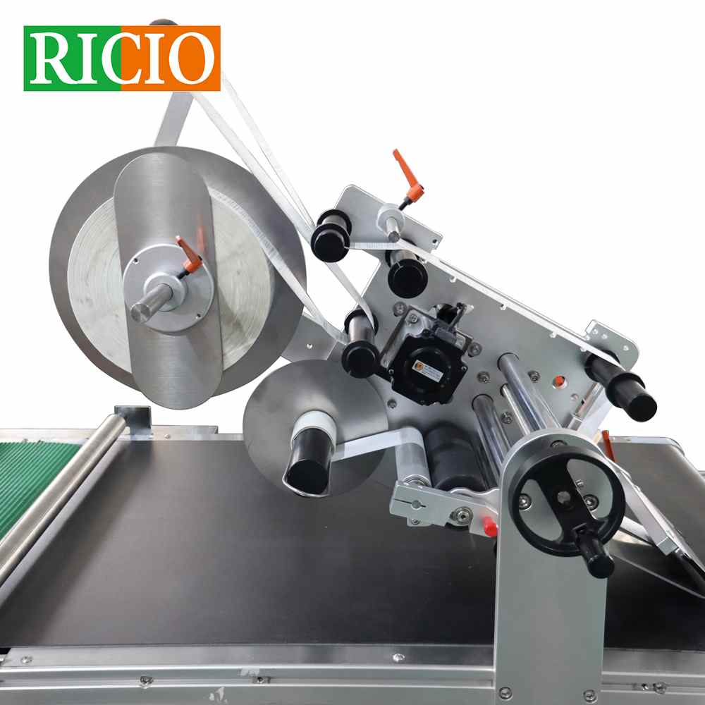 Automatic Plastic Box Up And Down Paging Labeling Machine