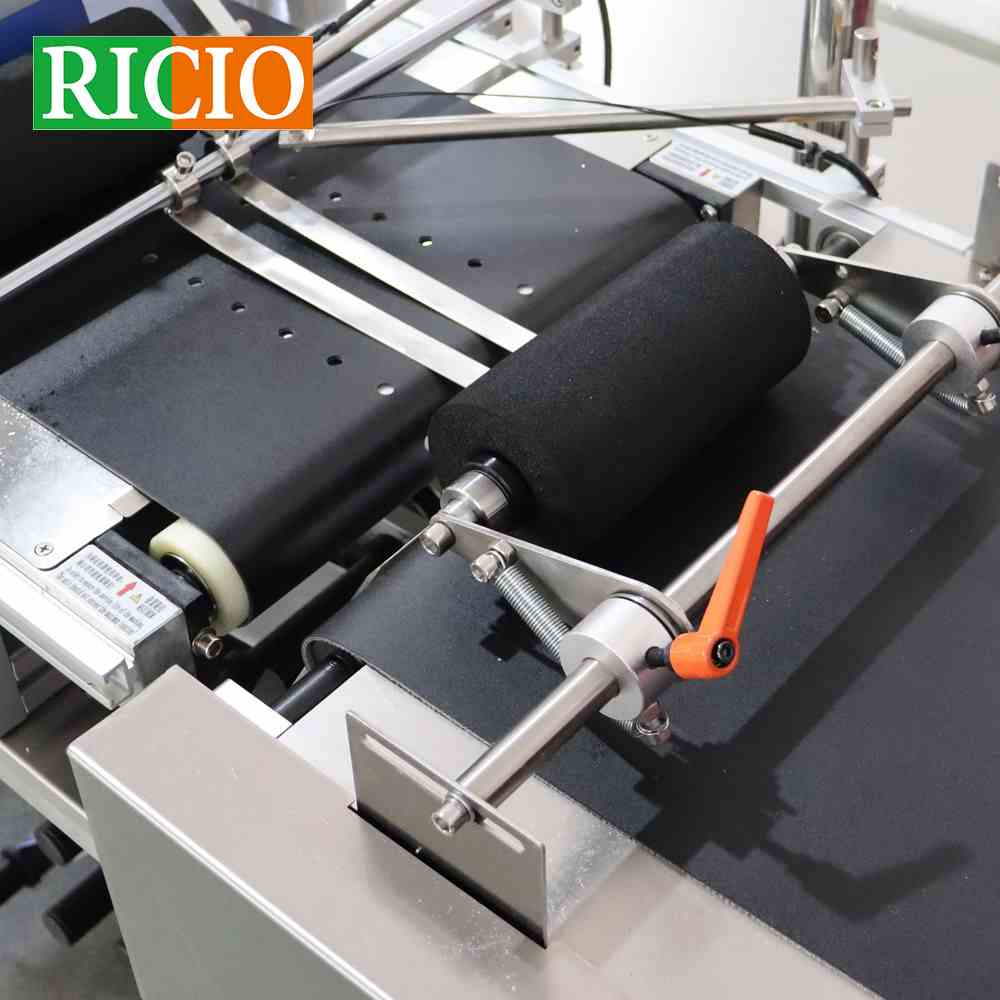 Automatic Top And Bottom Bag Paging Labeling Machine