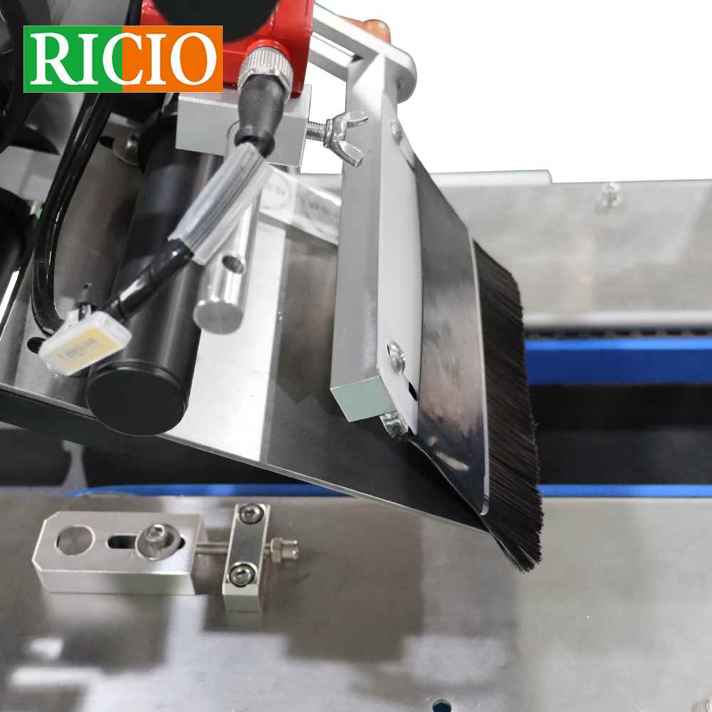 automatic labeling machine uneven top and bottom