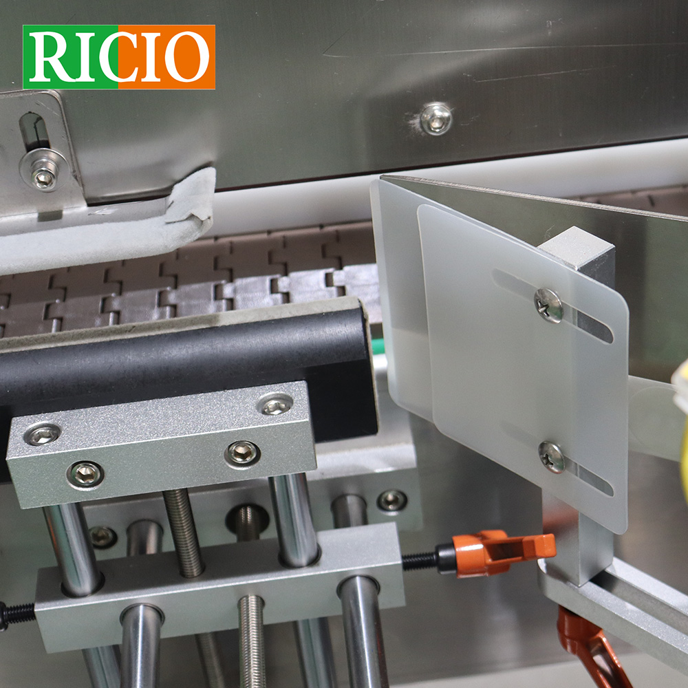 box corner labelling machine