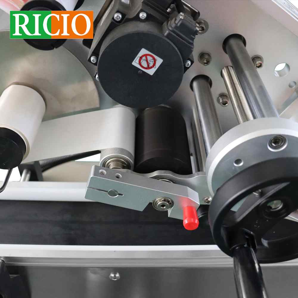 flat label applicator