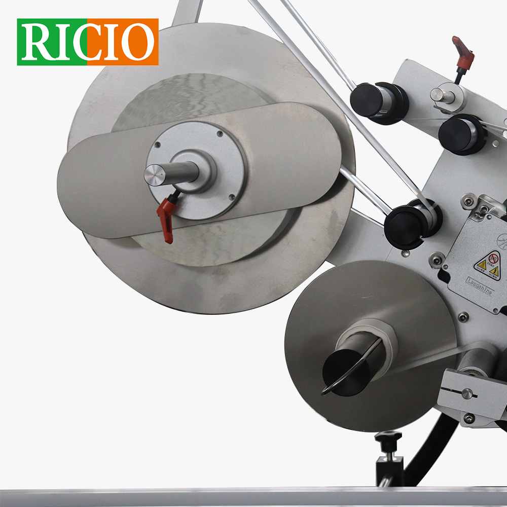 flat labeling machine