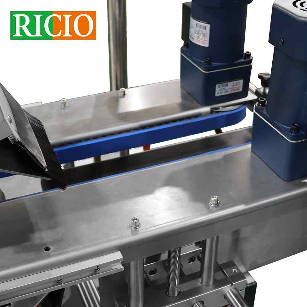 up and down flat labeling machine